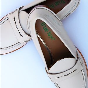 True Ivy- Ava Leather Tan Loafer (New)